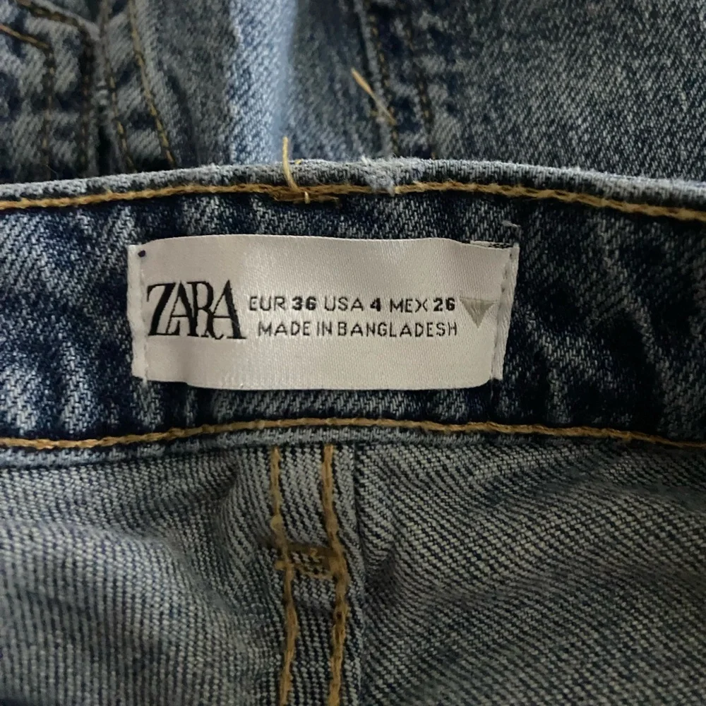 Zara Straight Leg High Rise Dark Jeans - Picture 5 of 7